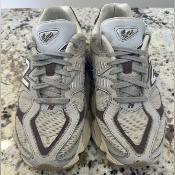 New Balance 9060 - Picture 2 of 11